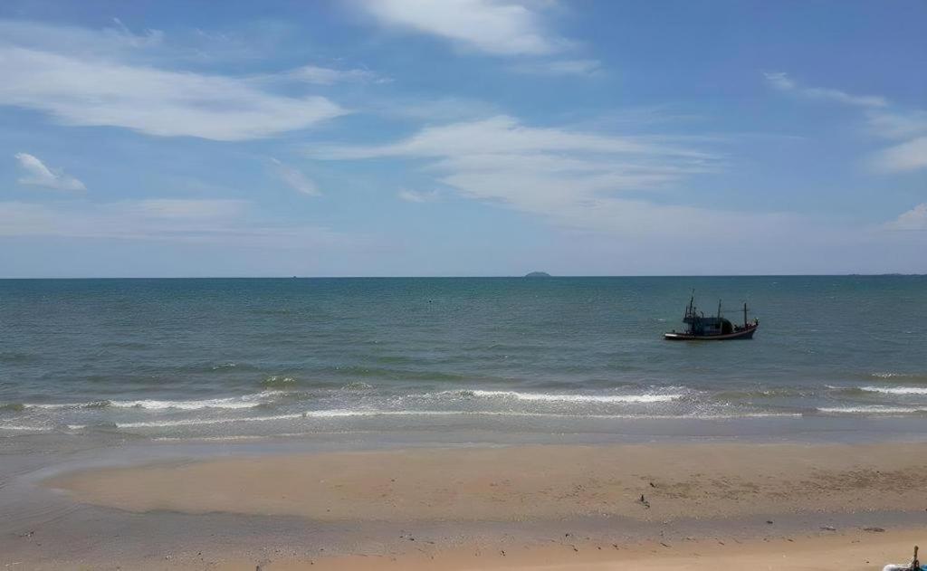 Sea Falcon On The Water Na Chom Thian Ngoại thất bức ảnh
